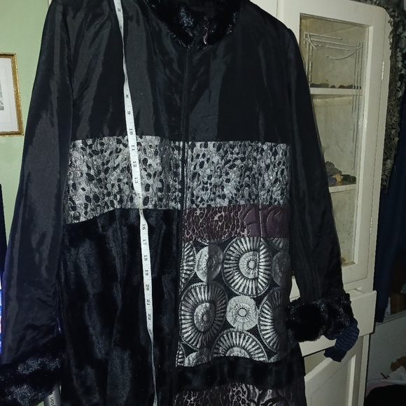 Lindi size large coat - Picture 9 of 11